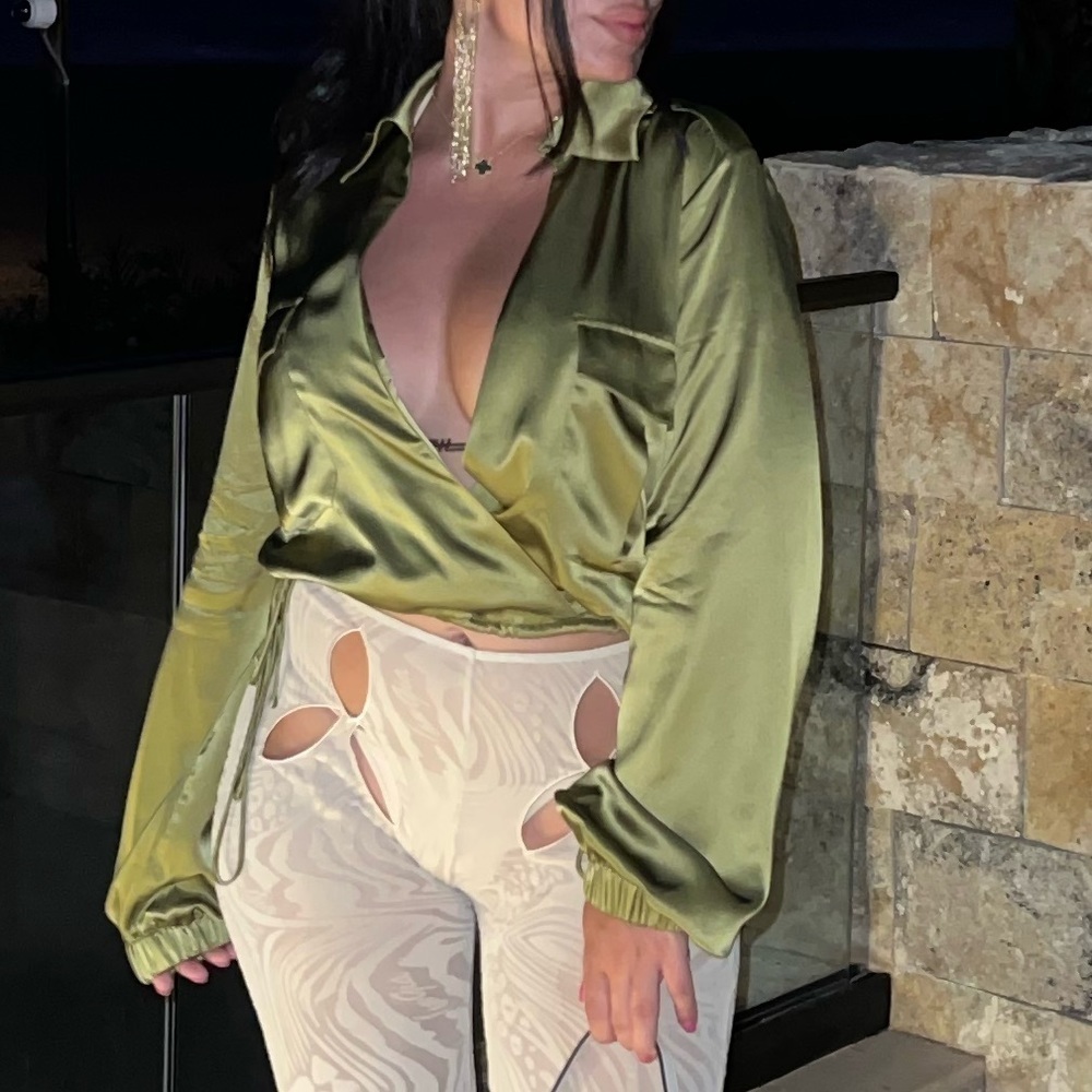 Green 100% Silk Top - Picture 12 of 12